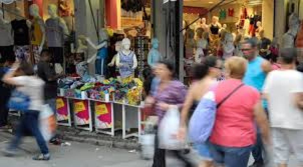 COMÉRCIO ACUMULA AUMENTO DE 2,56% NO TRIMESTRE